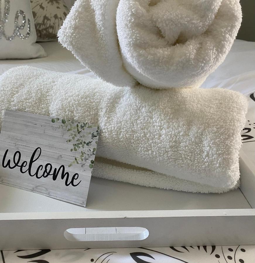 Cozy, Upstairs Apartment Pets Welcome With Fee Family Friendly Close To Everything 클리블랜드 외부 사진