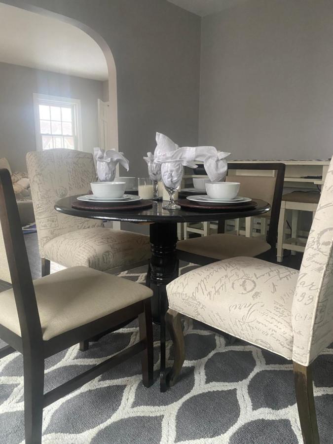 Cozy, Upstairs Apartment Pets Welcome With Fee Family Friendly Close To Everything 클리블랜드 외부 사진
